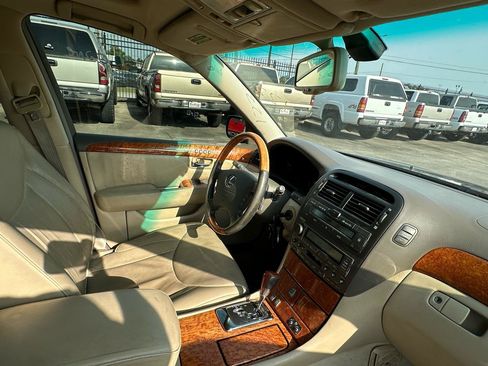 Used 2004 Lexus LS 430 w/ Premium Pkg RWD image 13
