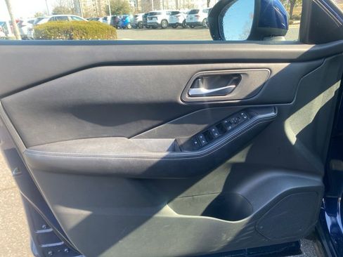 Used 2025 Nissan Rogue SV image 10