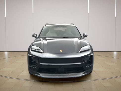 Certified 2025 Porsche Macan 4S Electric AWD/4WD image 28