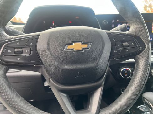 Used 2025 Chevrolet Trax LT image 28