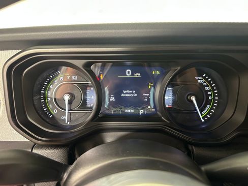 Used 2025 Jeep Wrangler Unlimited Sahara w/ Safety Group AWD/4WD image 28