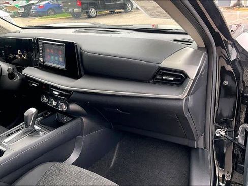 Certified 2025 Nissan Kicks S image 18