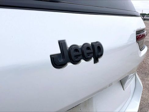 Used 2023 Jeep Grand Cherokee L Laredo AWD/4WD image 26