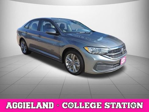 Used 2024 Volkswagen Jetta SE FWD image 3