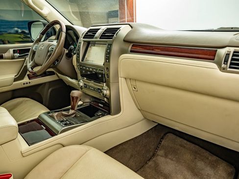 Used 2016 Lexus GX 460 w/ Premium Package AWD/4WD image 38