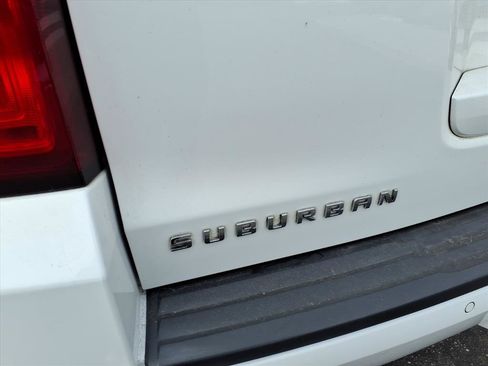 Used 2016 Chevrolet Suburban LT image 12