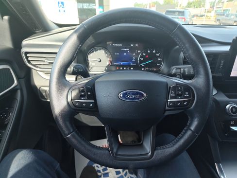 Used 2020 Ford Explorer XLT w/ Equipment Group 202A AWD/4WD image 5