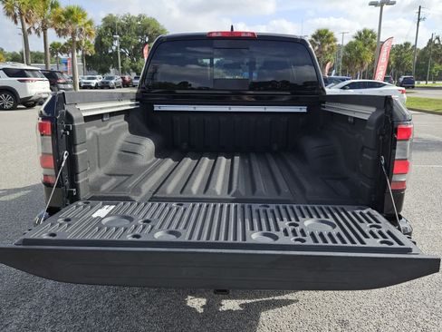 Used 2024 Nissan Frontier SV w/ SV Convenience Package RWD image 6
