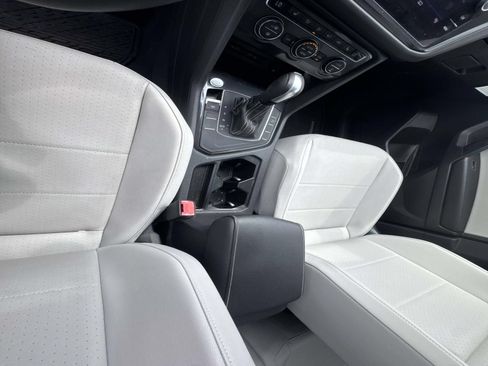 Used 2021 Volkswagen Tiguan SE w/ Panoramic Sunroof Package FWD image 24