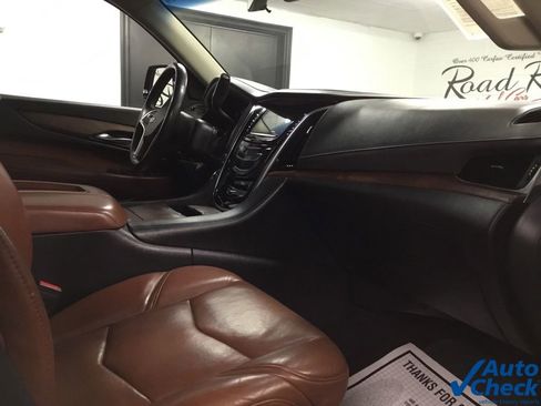 Used 2017 Cadillac Escalade Premium Luxury image 37