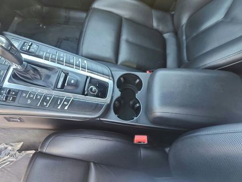 Used 2018 Porsche Macan AWD/4WD image 13