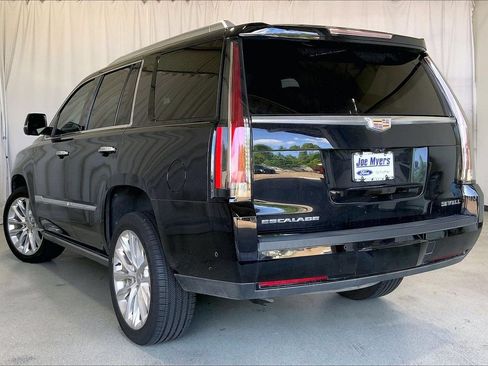 Used 2019 Cadillac Escalade Premium Luxury RWD image 5