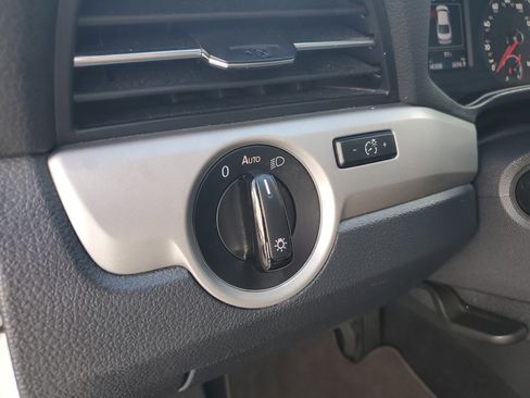 Used 2020 Volkswagen Passat 2.0T SE image 16