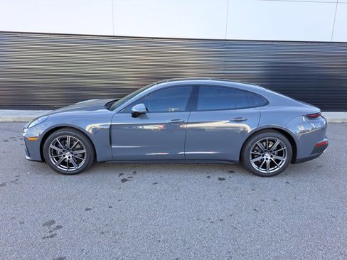 Used 2025 Porsche Panamera 4 image 2