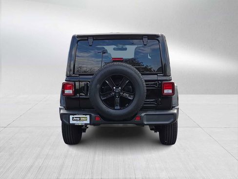 Used 2021 Jeep Wrangler Unlimited Sahara image 7