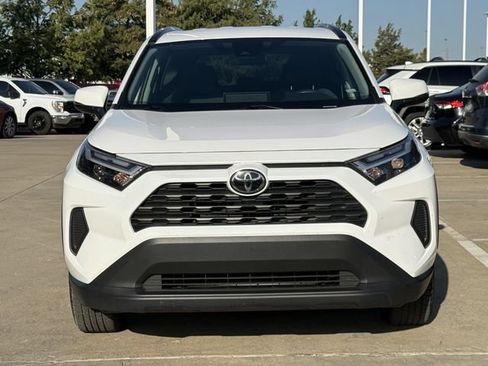 Used 2025 Toyota RAV4 XLE FWD image 8