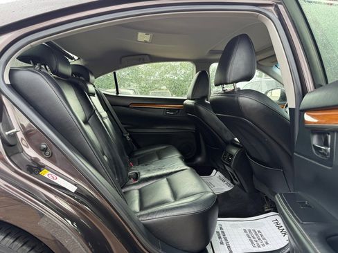 Used 2013 Lexus ES 300h w/ Luxury Pkg image 16