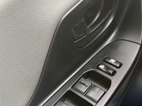 Used 2016 Toyota Yaris L FWD image 33
