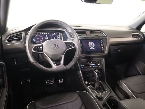 Used 2024 Volkswagen Tiguan SEL R-Line image 2