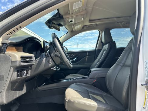 Used 2023 Lincoln Corsair Reserve w/ Equipment Group 201A image 10