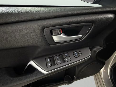 Used 2017 Toyota Camry XLE image 27