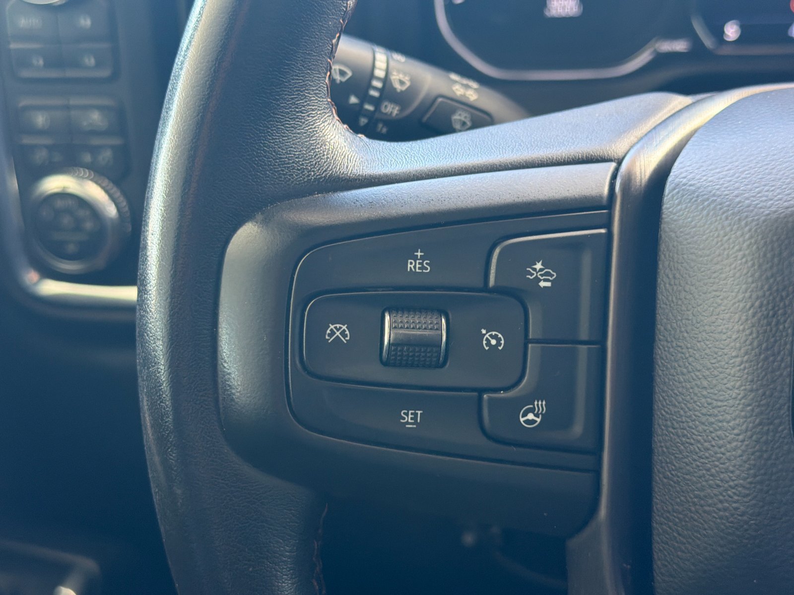 Used 2022 GMC Sierra 2500 AT4 w/ AT4 Premium Plus Package AWD/4WD image 26