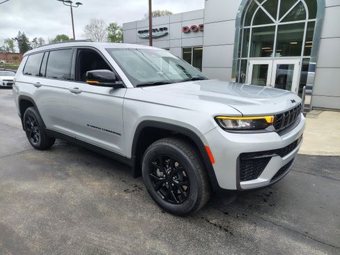 New 2026 Jeep Grand Cherokee L 4WD image 2