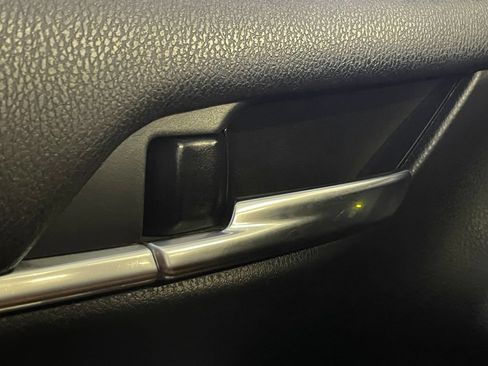Used 2020 Toyota Camry SE FWD image 12