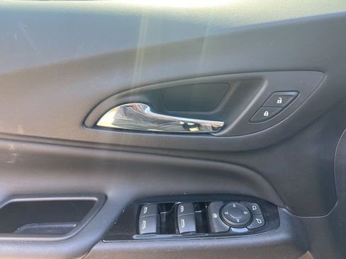 Used 2024 Chevrolet Equinox Premier image 12