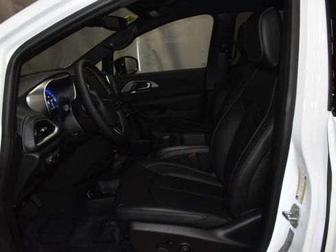 New 2026 Chrysler Pacifica Select image 10