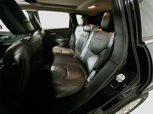 Used 2015 Jeep Cherokee Limited image 23