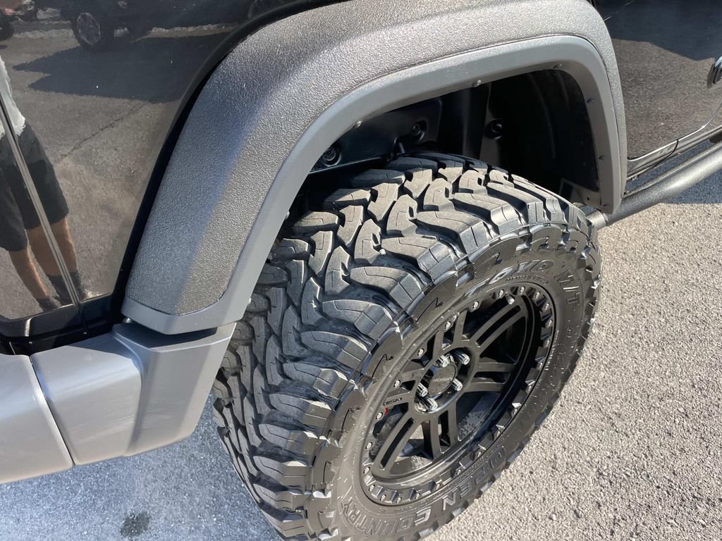 Used 2018 Jeep Wrangler Unlimited Sahara AWD/4WD image 26