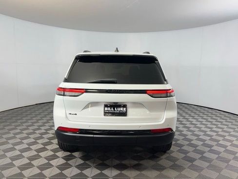 Used 2023 Jeep Grand Cherokee Altitude image 10