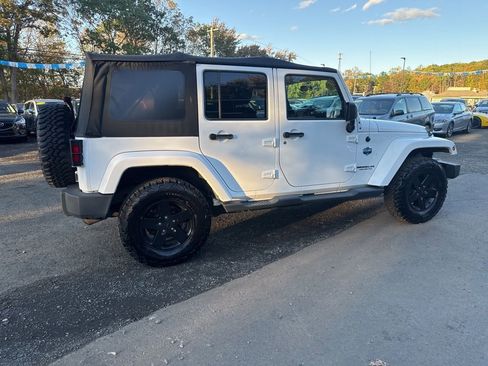 Used 2012 Jeep Wrangler Unlimited Sahara image 11