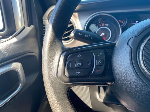 Used 2020 Jeep Gladiator Sport image 8