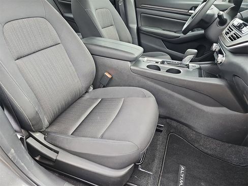 Used 2025 Nissan Altima 2.5 SV w/ SV Special Edition Package image 10