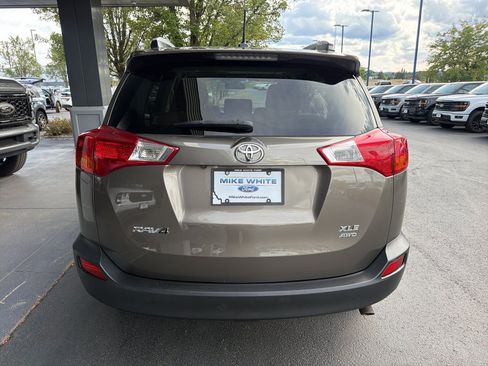 Used 2015 Toyota RAV4 XLE AWD/4WD image 12