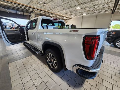 Used 2024 GMC Sierra 1500 SLT AWD/4WD image 4