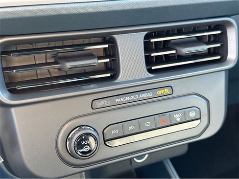 New 2025 Ford Maverick XL image 17