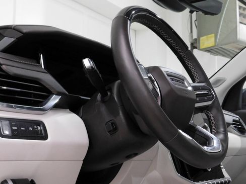 Used 2024 GMC Acadia Denali image 32