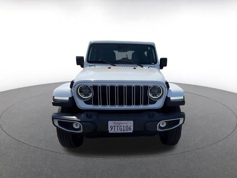 Used 2025 Jeep Wrangler Unlimited Sahara AWD/4WD image 4