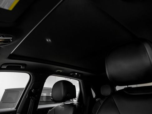 Used 2022 Porsche Cayenne image 8