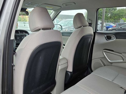 Used 2025 Kia Soul LX image 15