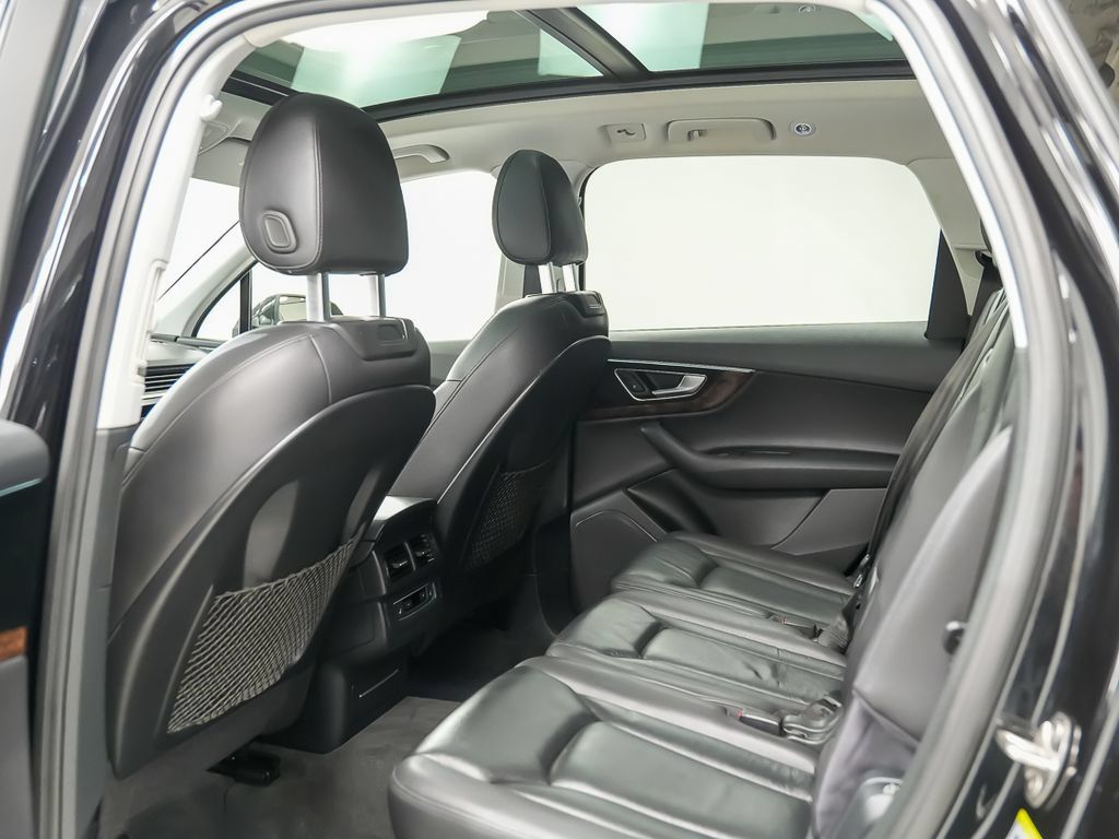 Used 2017 Audi Q7 3.0T Premium Plus w/ Premium Plus Package AWD/4WD image 19