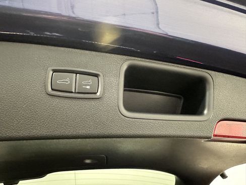 Certified 2026 Porsche Macan AWD/4WD image 38