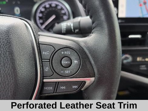 Used 2022 Toyota Camry XLE image 8