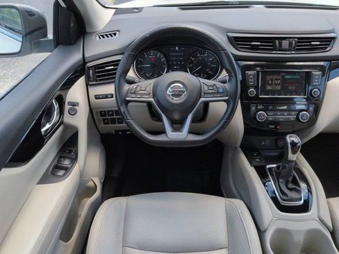 Used 2022 Nissan Rogue Sport SL FWD image 16