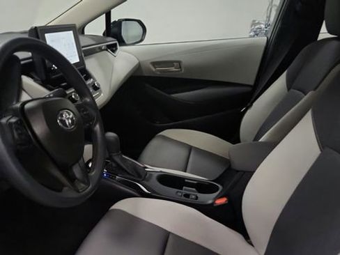 Used 2025 Toyota Corolla LE image 9