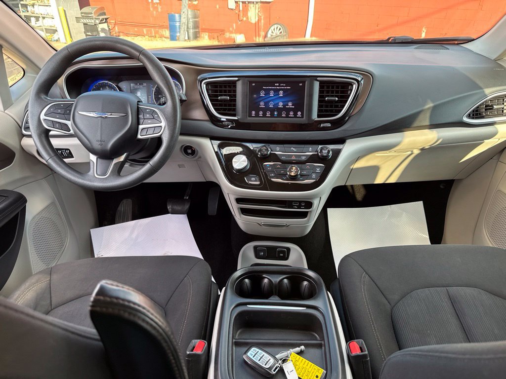 Used 2018 Chrysler Pacifica Touring Plus w/ Tire & Wheel Group FWD image 37