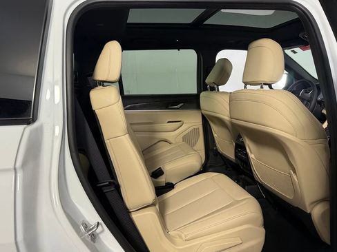 Certified 2025 Jeep Grand Cherokee L Limited w/ Luxury Tech Group II RWD image 28